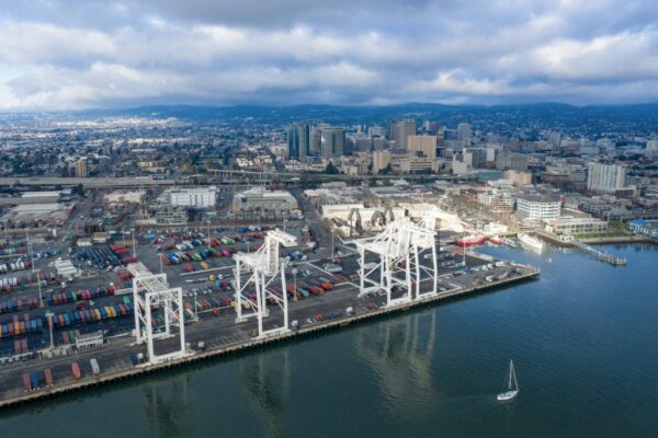 Port of Oakland Hails Labor Agreement image